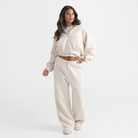 the model is wearing a white hoodie and sweatpants